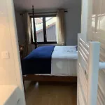 Le Saint-hilaire Bed & Breakfast 4*
